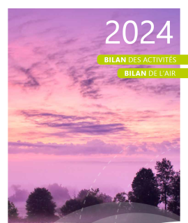 Couverture du Bilan annuel 2024 d'Atmo BFC, montrant un ciel rose et, dans le tiers inférieur, un champ et quelques arbres.